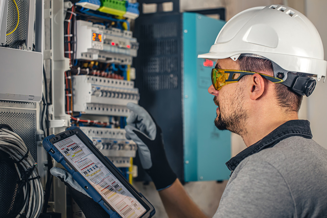 Industrie und Gewerbe bei Elektro Service Ebert in Klingenberg